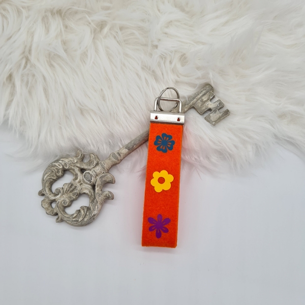 Filzschlüsselanhänger Blumen orange